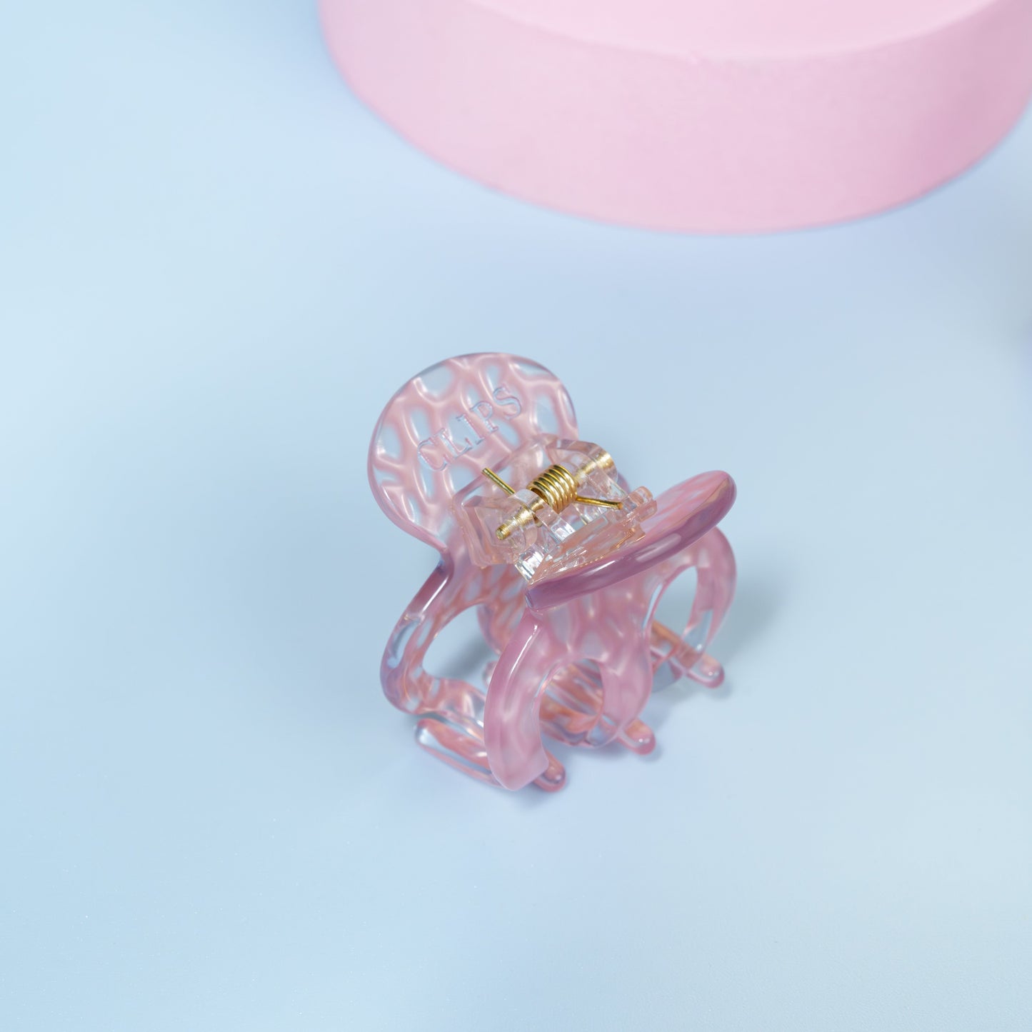 Kleine clip tandjes ver uit elkaar roze