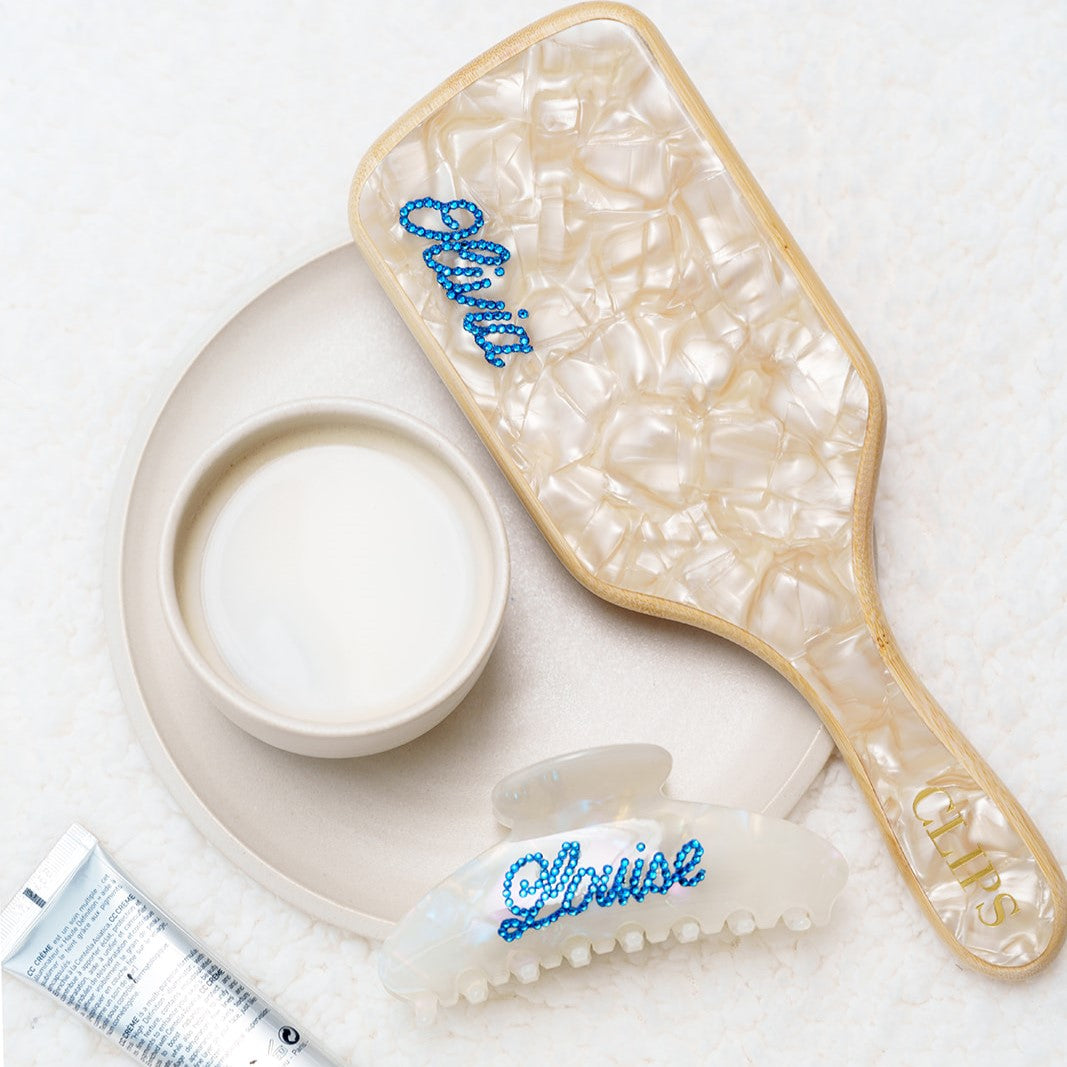 gepersonaliseerde borstel haarspeld haarklem clips personalised eigen naam initiaal bamboo borstel hoofdhuid