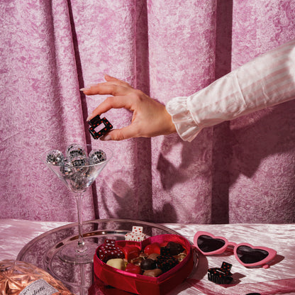 Mini Viv clip kleine vierkante haarspeld hartjes zwart rood