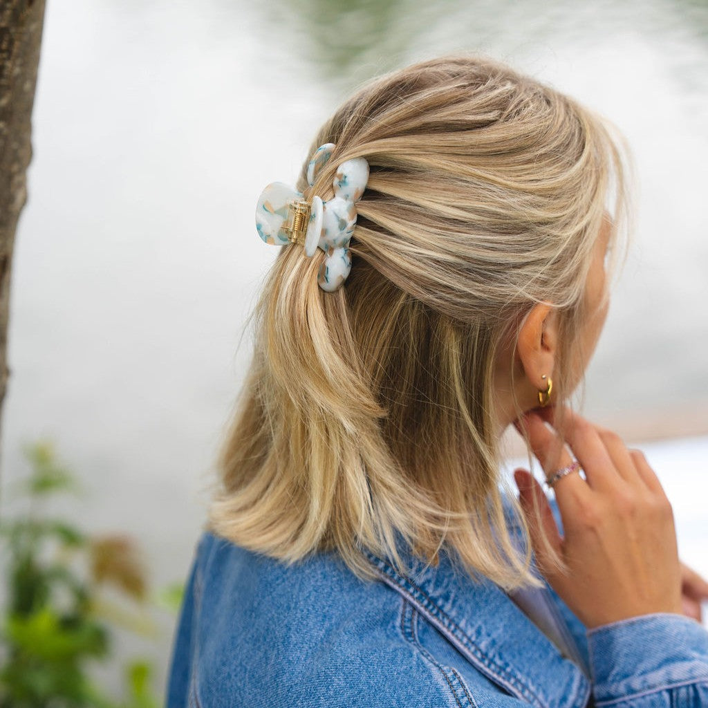 Nomi clip